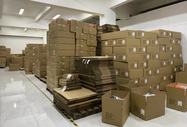 clothing-delivery-warehouse